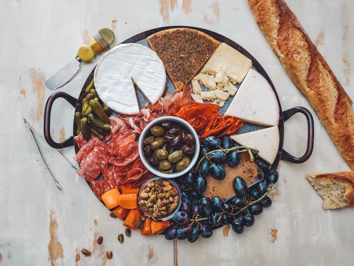 Tabla de quesos, ibéricos y salazones