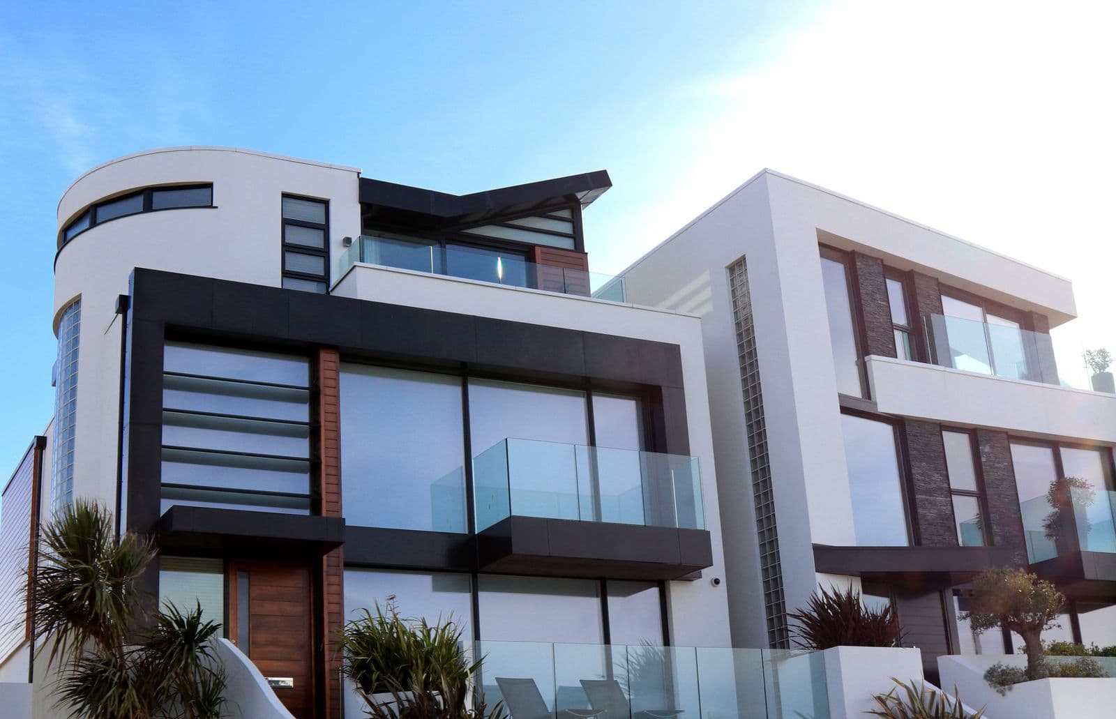 Villa contemporánea de líneas blancas cerca de Ronda